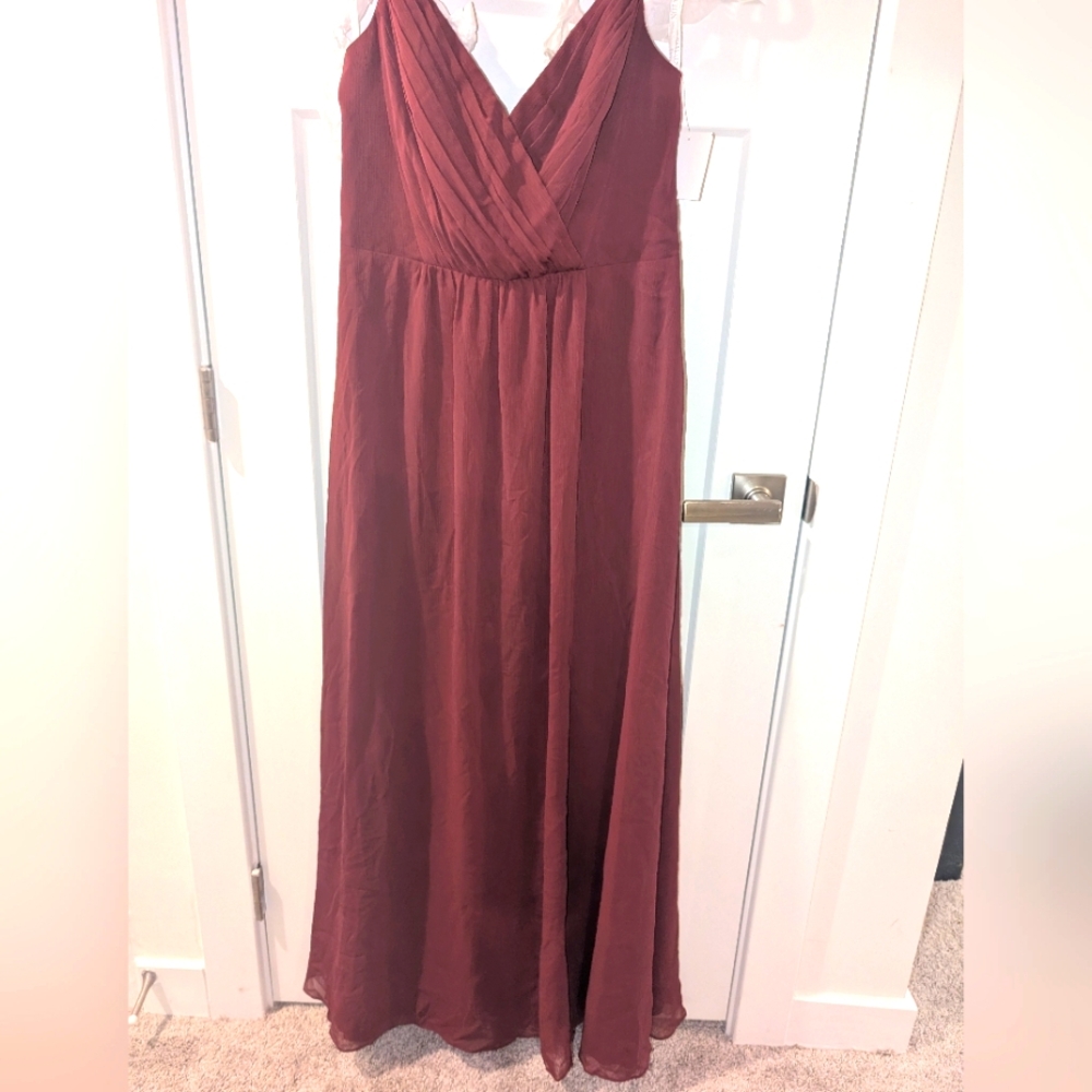 David's Bridal Burgundy Sleeveless V-Neck Floor Length Gown Size 12
